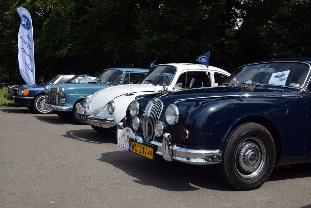 Kartuzy. Perełki motoryzacji lśniły w Parku Solidarności