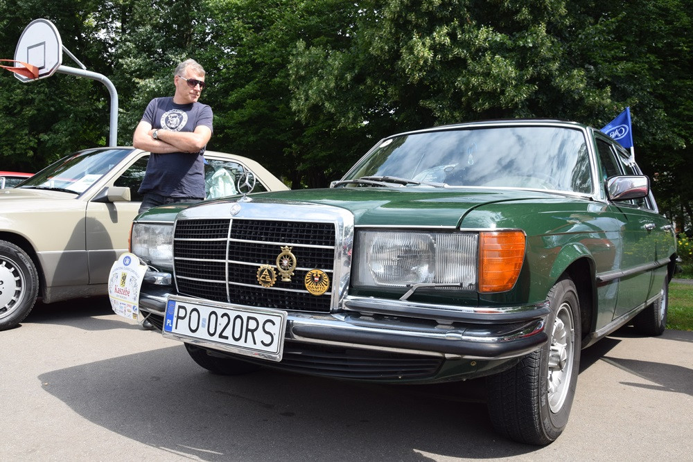 Kartuzy. Perełki motoryzacji lśniły w Parku Solidarności