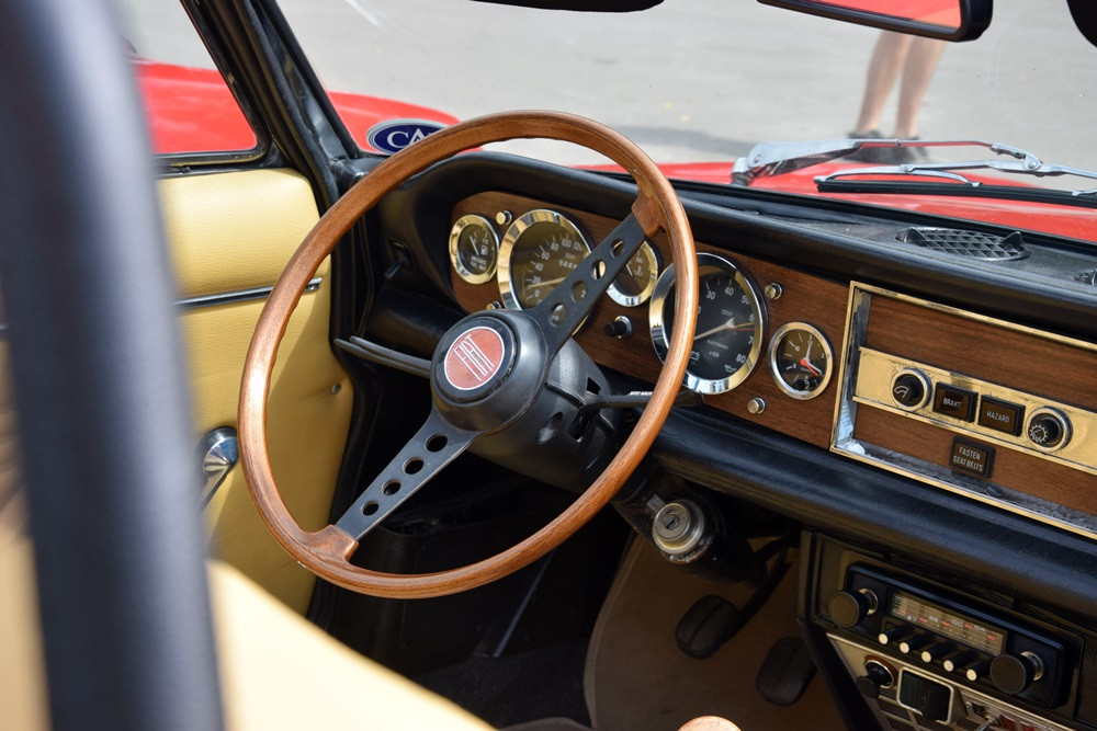 Kartuzy. Perełki motoryzacji lśniły w Parku Solidarności