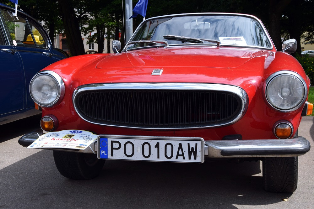 Kartuzy. Perełki motoryzacji lśniły w Parku Solidarności