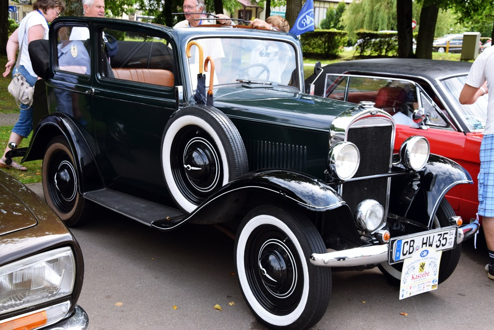 Kartuzy. Perełki motoryzacji lśniły w Parku Solidarności