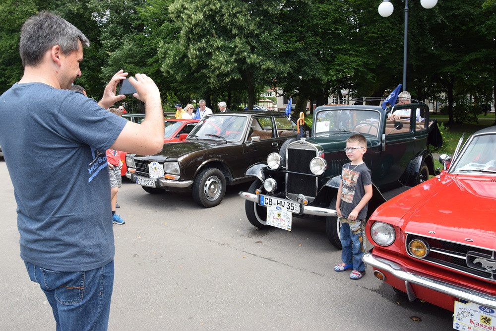Kartuzy. Perełki motoryzacji lśniły w Parku Solidarności
