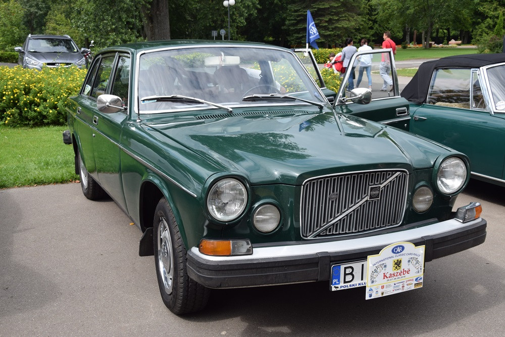 Kartuzy. Perełki motoryzacji lśniły w Parku Solidarności