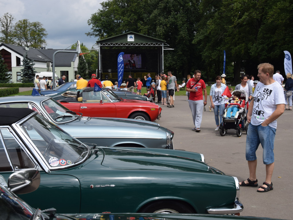Kartuzy. Perełki motoryzacji lśniły w Parku Solidarności