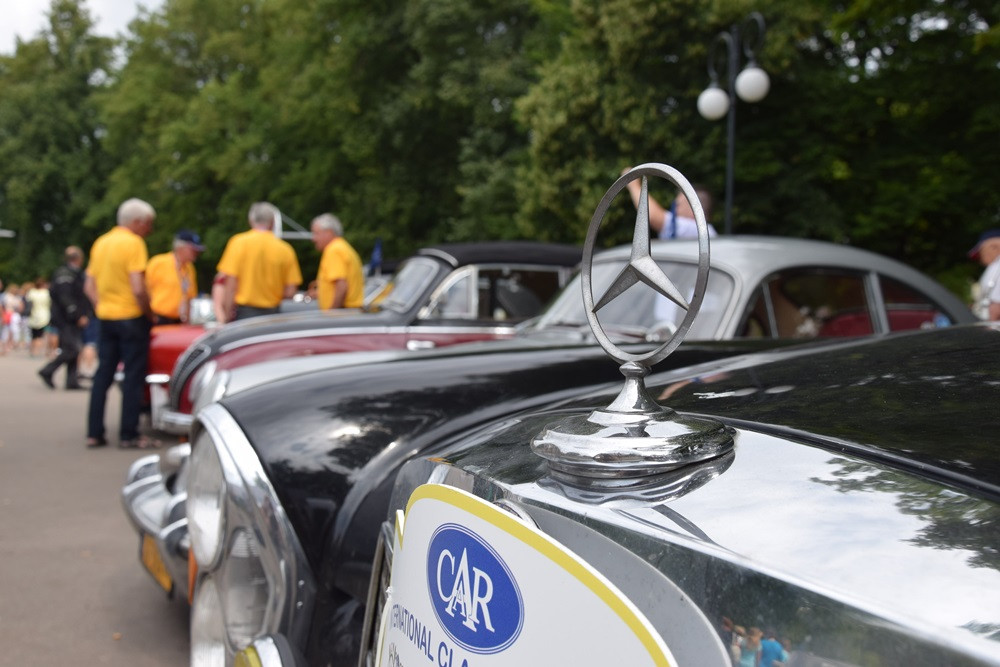 Kartuzy. Perełki motoryzacji lśniły w Parku Solidarności