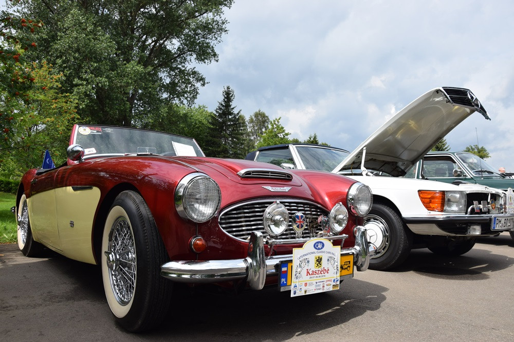 Kartuzy. Perełki motoryzacji lśniły w Parku Solidarności
