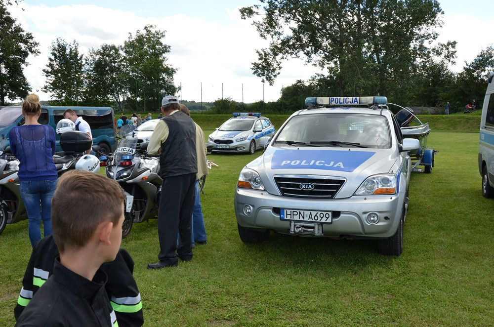 Chmielno. Zabawa ze strażakami i policjantami