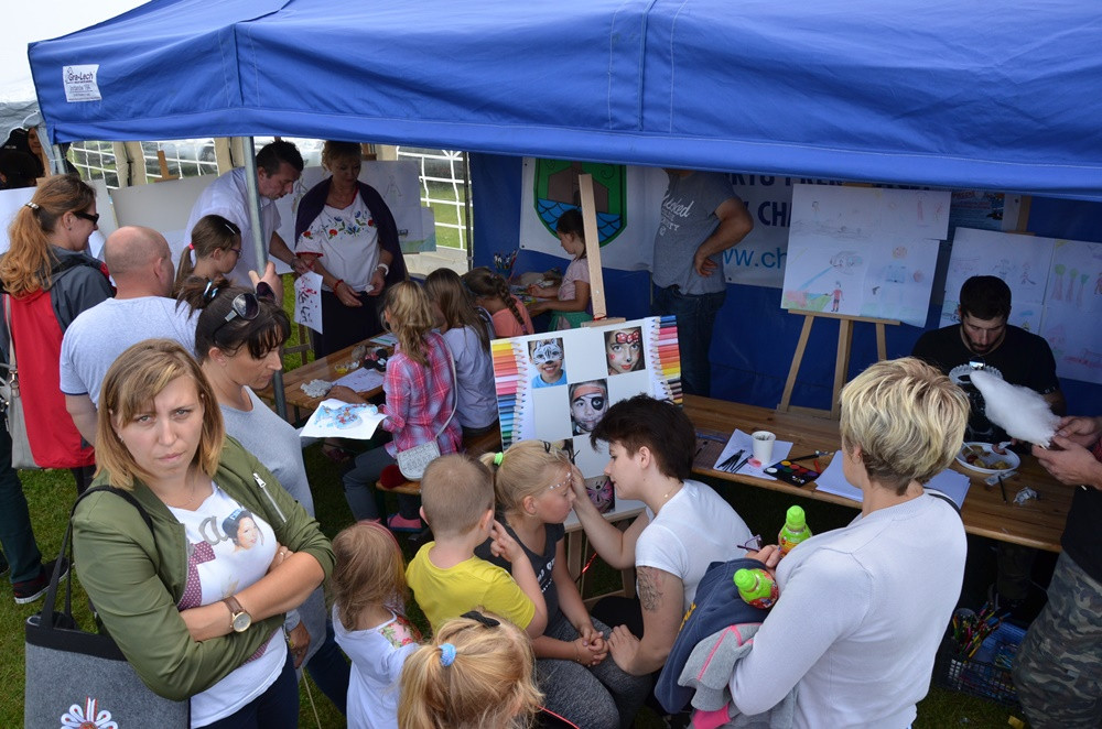 Chmielno. Zabawa ze strażakami i policjantami