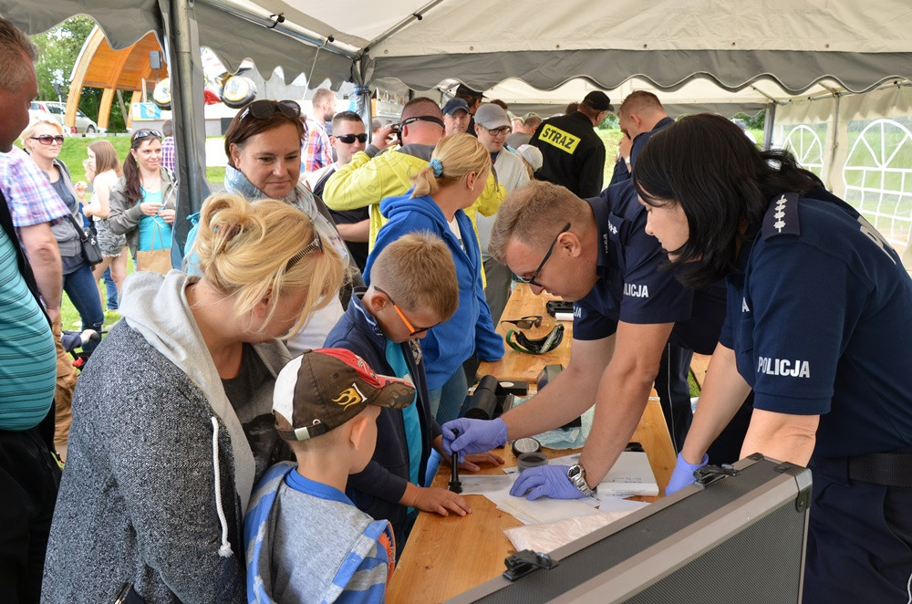 Chmielno. Zabawa ze strażakami i policjantami