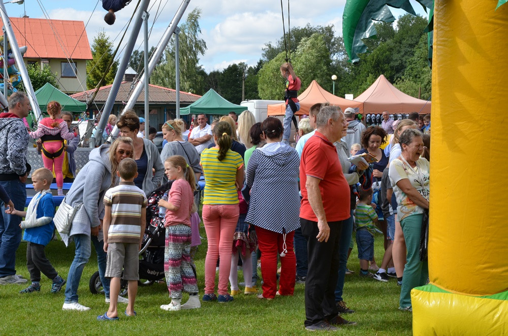 Chmielno. Zabawa ze strażakami i policjantami