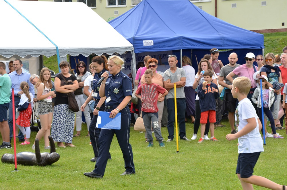Chmielno. Zabawa ze strażakami i policjantami