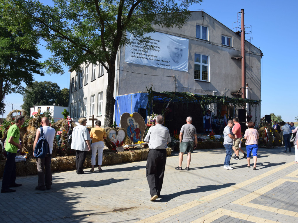 Rolnicy dziękują za plony. Tak było w Borku, Sierakowicach, Kartuzach i Chmielnie