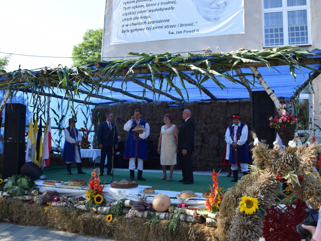 Rolnicy dziękują za plony. Tak było w Borku, Sierakowicach, Kartuzach i Chmielnie