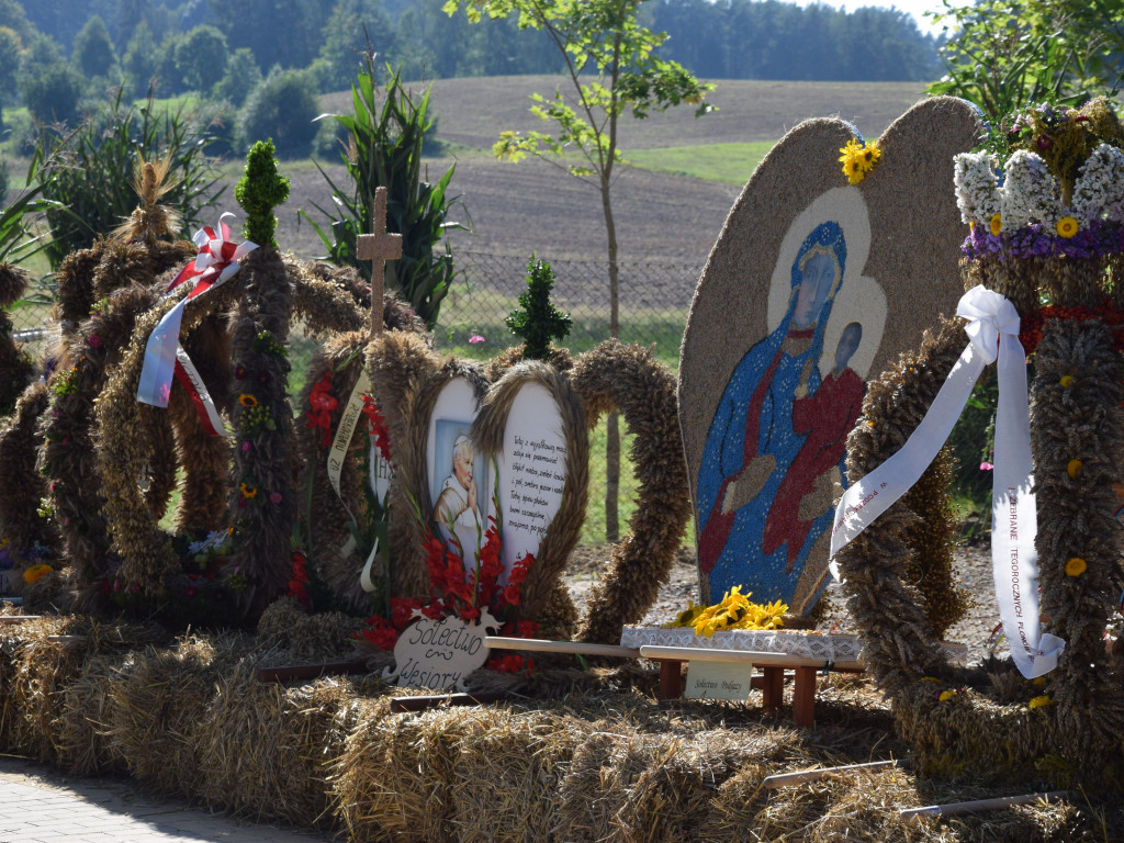 Rolnicy dziękują za plony. Tak było w Borku, Sierakowicach, Kartuzach i Chmielnie