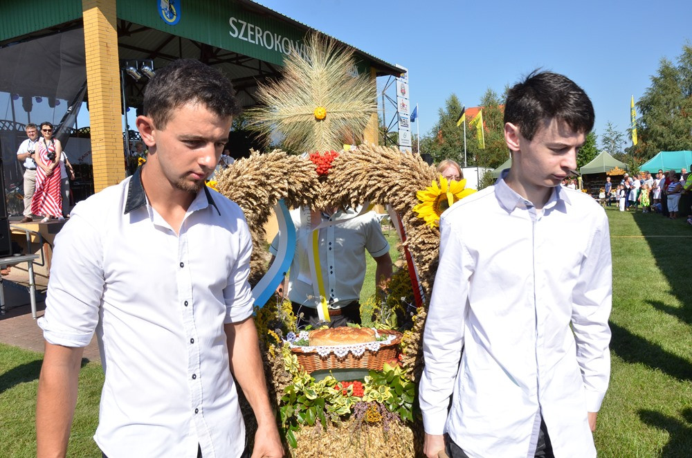 Rolnicy dziękują za plony. Tak było w Borku, Sierakowicach, Kartuzach i Chmielnie