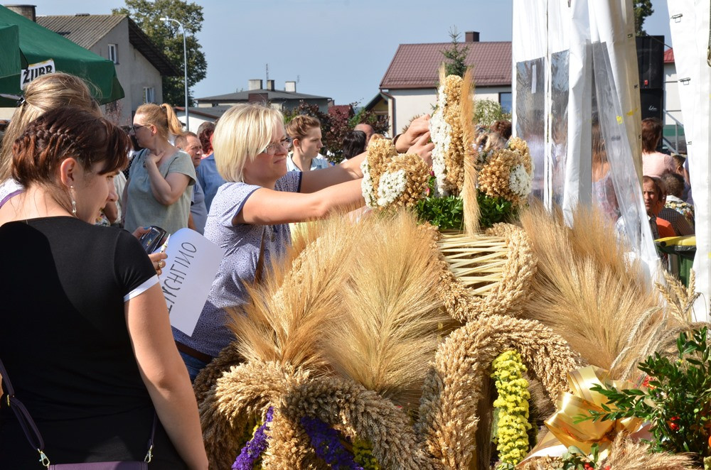 Rolnicy dziękują za plony. Tak było w Borku, Sierakowicach, Kartuzach i Chmielnie