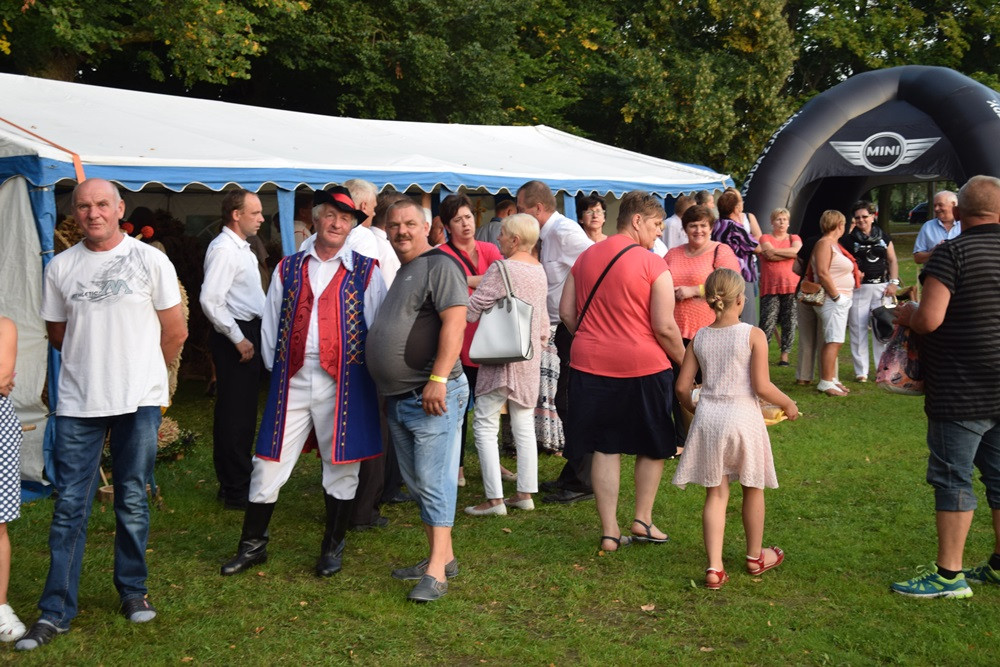 Rolnicy dziękują za plony. Tak było w Borku, Sierakowicach, Kartuzach i Chmielnie