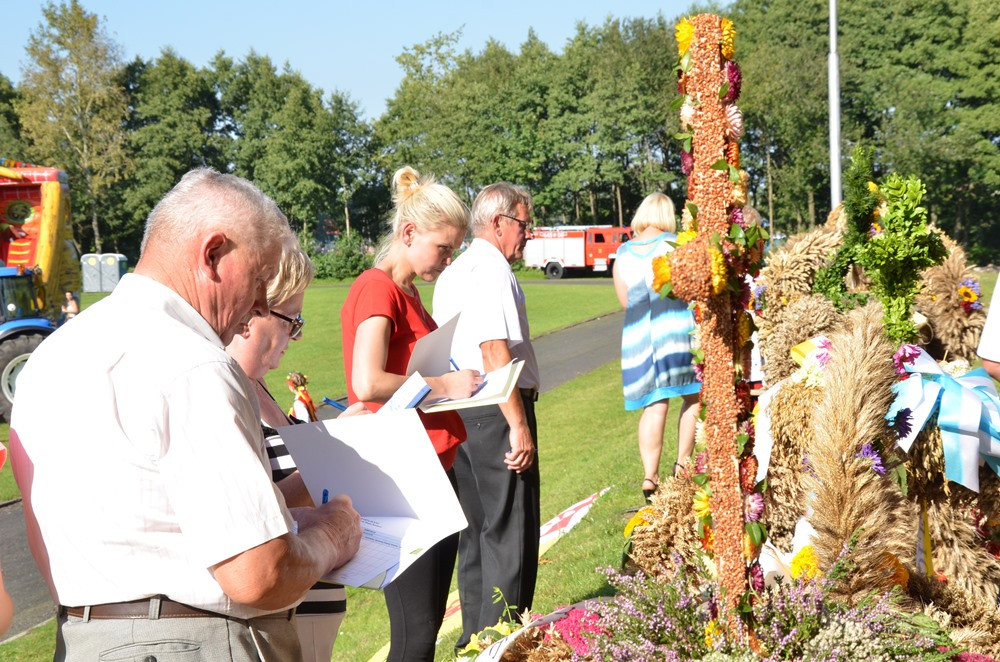 Rolnicy dziękują za plony. Tak było w Borku, Sierakowicach, Kartuzach i Chmielnie