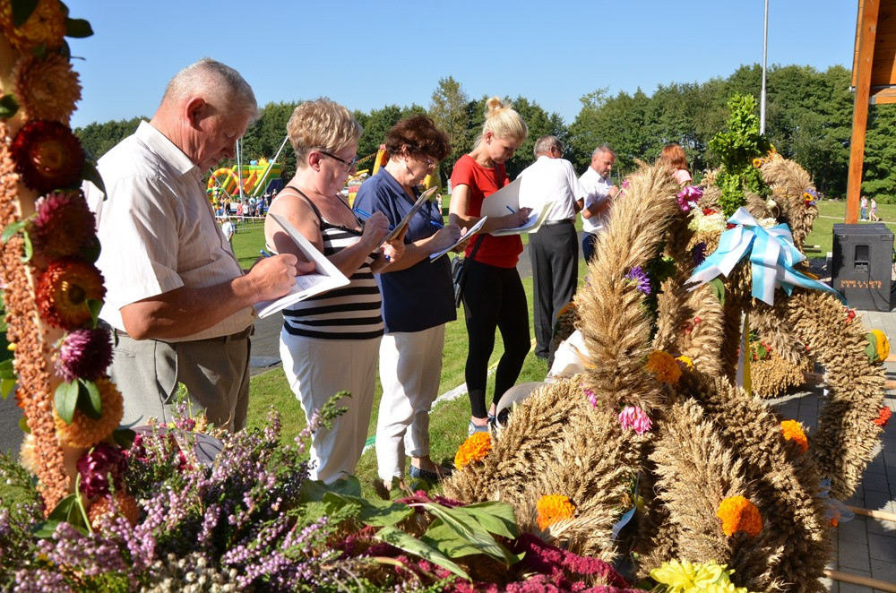 Rolnicy dziękują za plony. Tak było w Borku, Sierakowicach, Kartuzach i Chmielnie