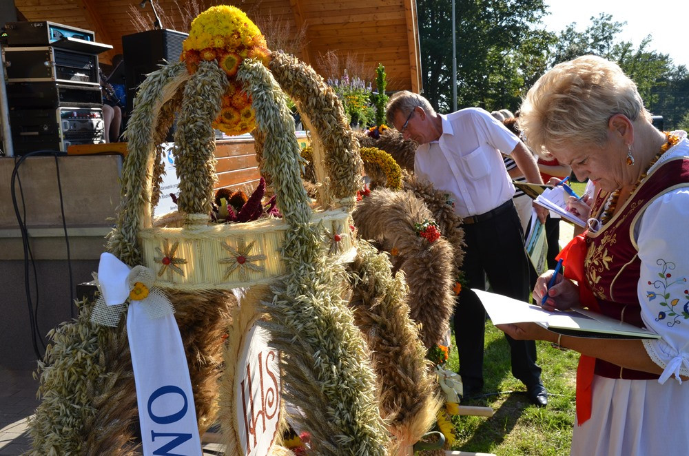 Rolnicy dziękują za plony. Tak było w Borku, Sierakowicach, Kartuzach i Chmielnie