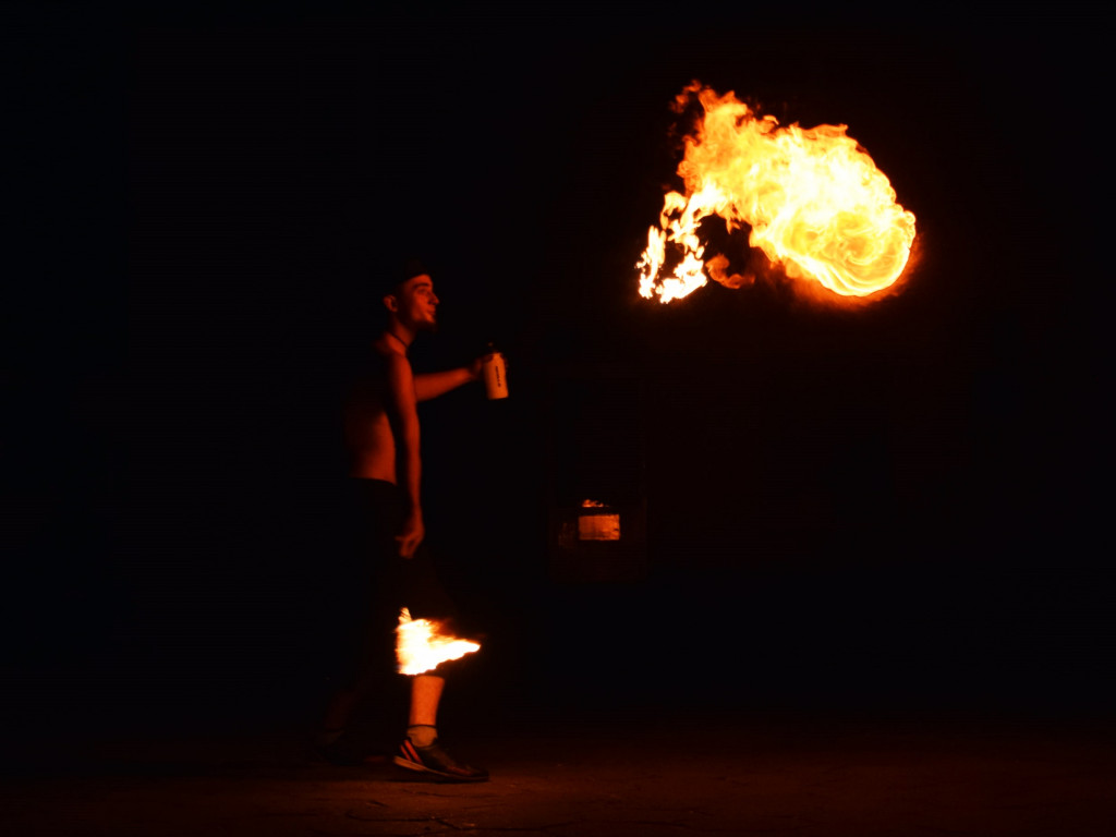 Chmielno. Płomienne widowisko, szanty i fotografie. Pierwszy dzień festiwalu 