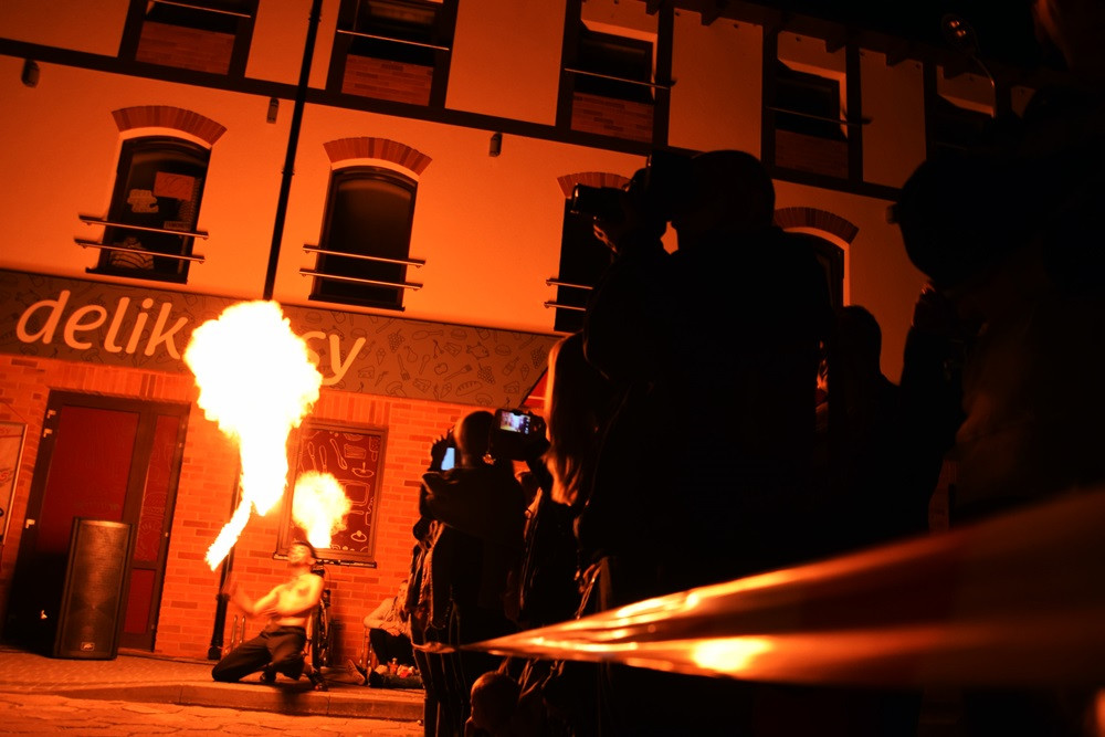 Chmielno. Płomienne widowisko, szanty i fotografie. Pierwszy dzień festiwalu 