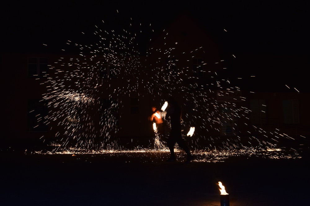 Chmielno. Płomienne widowisko, szanty i fotografie. Pierwszy dzień festiwalu 