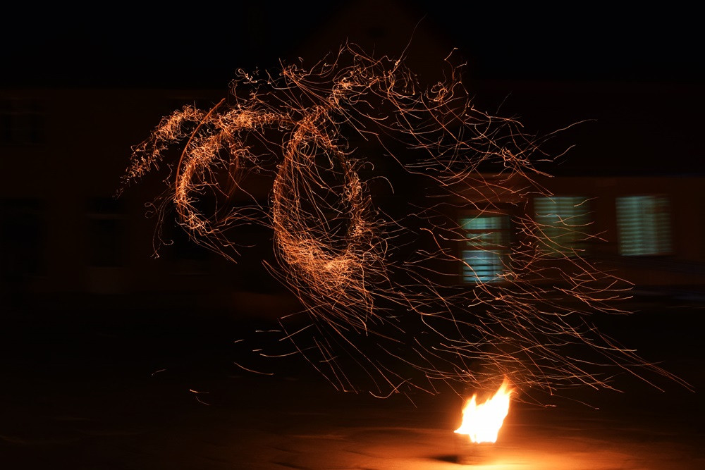 Chmielno. Płomienne widowisko, szanty i fotografie. Pierwszy dzień festiwalu 