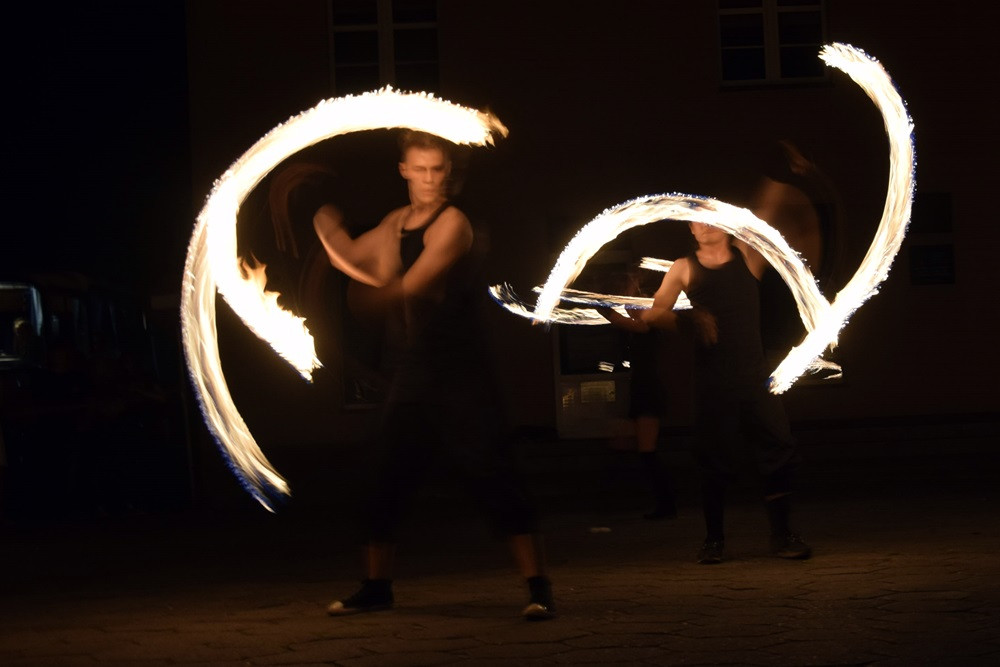 Chmielno. Płomienne widowisko, szanty i fotografie. Pierwszy dzień festiwalu 