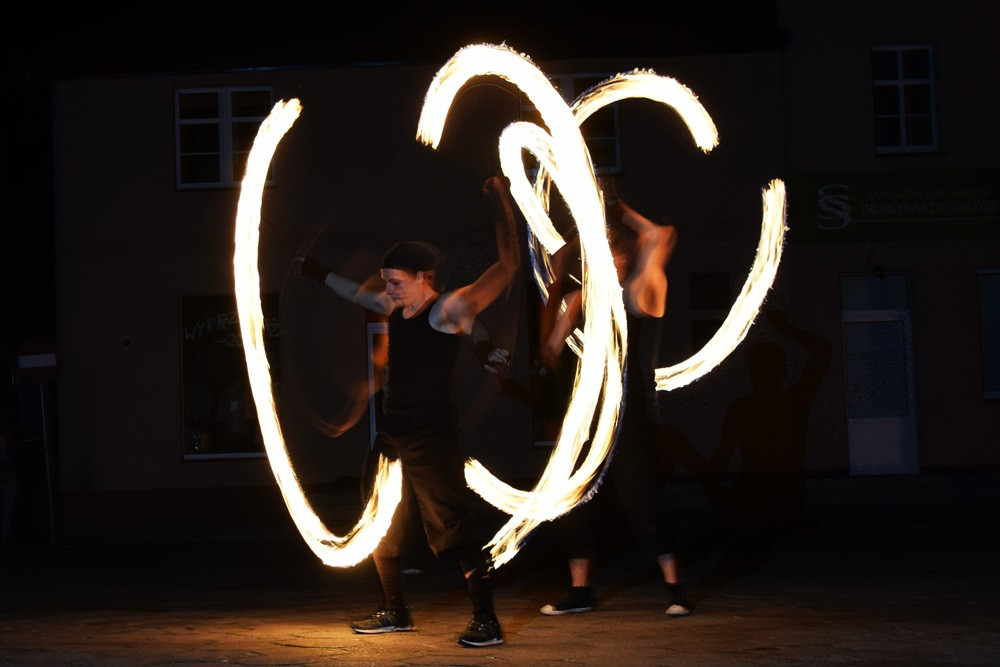 Chmielno. Płomienne widowisko, szanty i fotografie. Pierwszy dzień festiwalu 