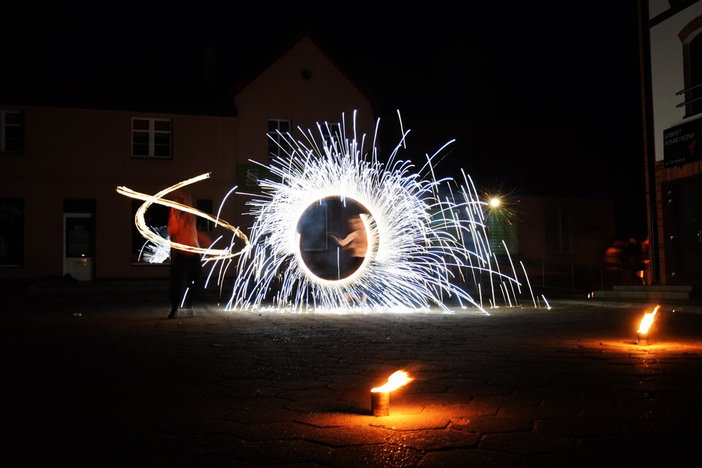 Chmielno. Płomienne widowisko, szanty i fotografie. Pierwszy dzień festiwalu 