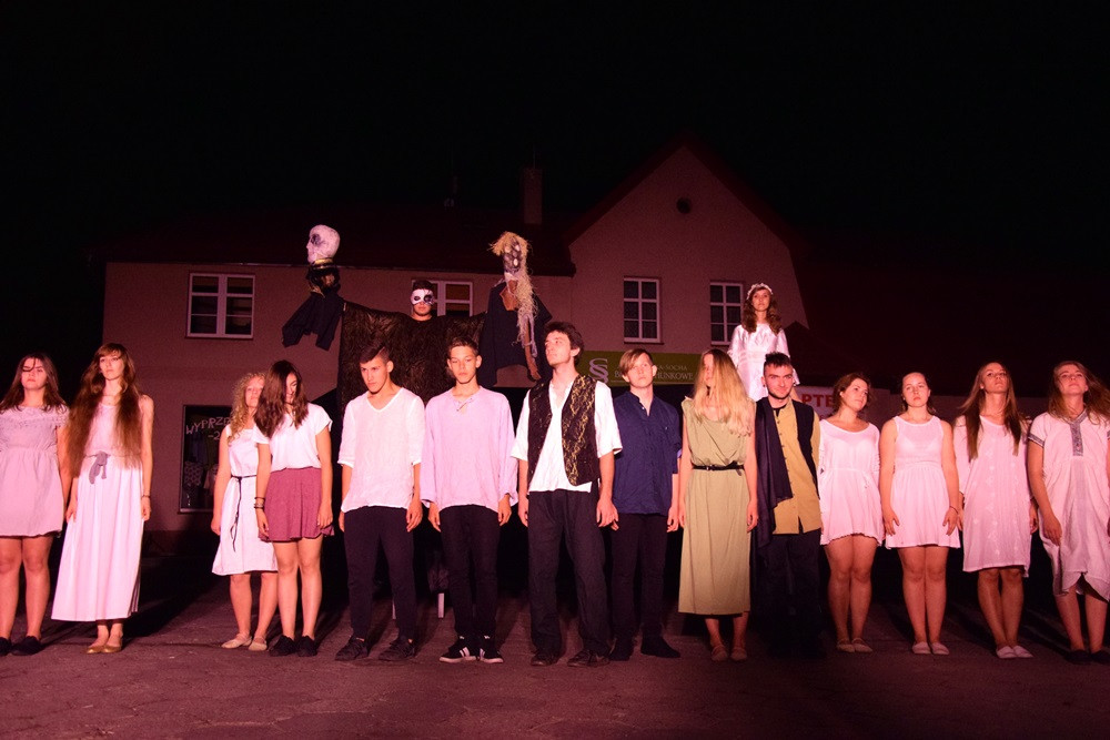 Chmielno. Płomienne widowisko, szanty i fotografie. Pierwszy dzień festiwalu 