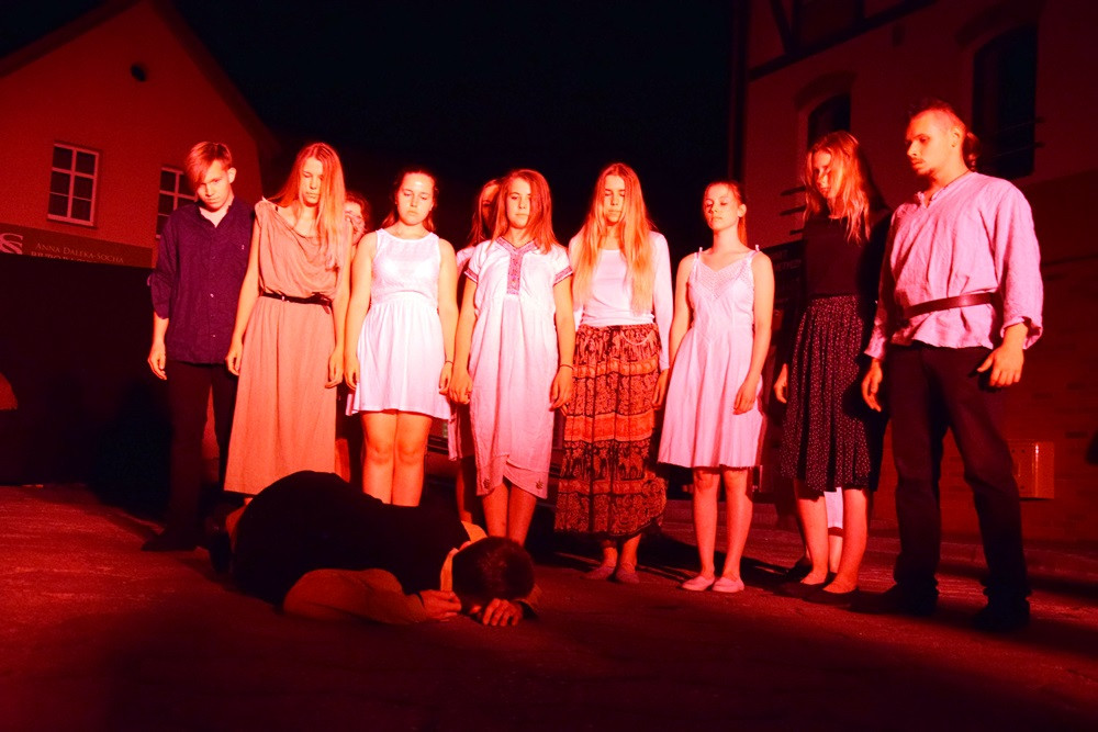 Chmielno. Płomienne widowisko, szanty i fotografie. Pierwszy dzień festiwalu 