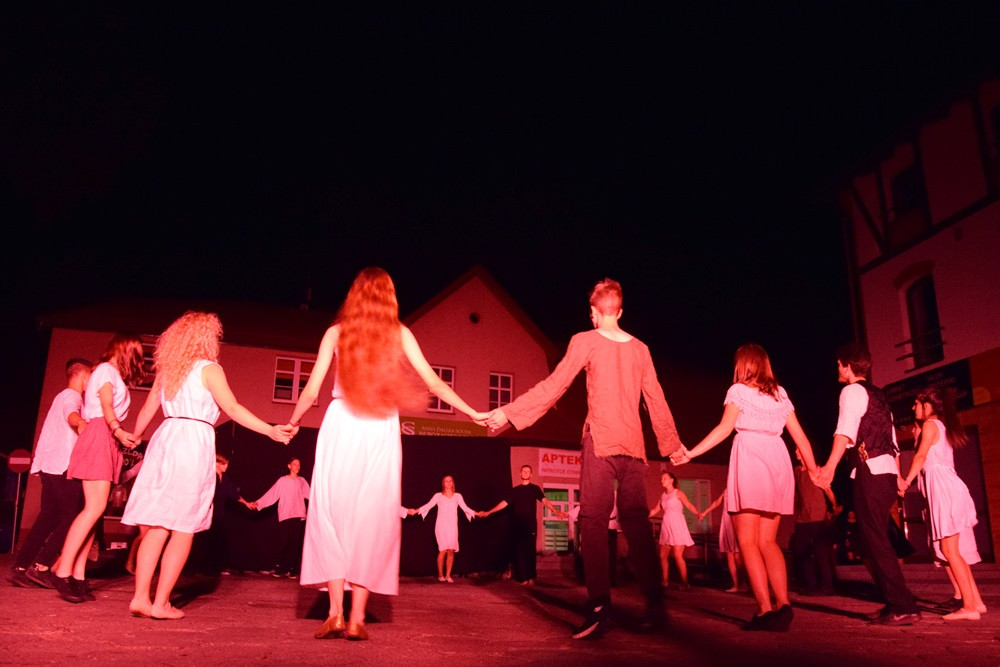 Chmielno. Płomienne widowisko, szanty i fotografie. Pierwszy dzień festiwalu 