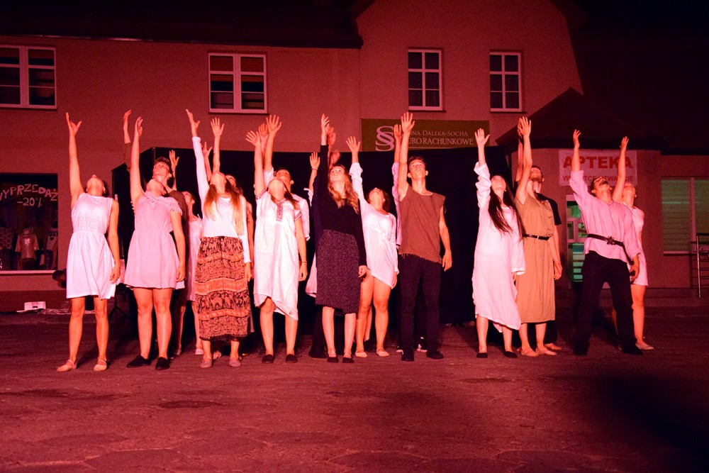 Chmielno. Płomienne widowisko, szanty i fotografie. Pierwszy dzień festiwalu 