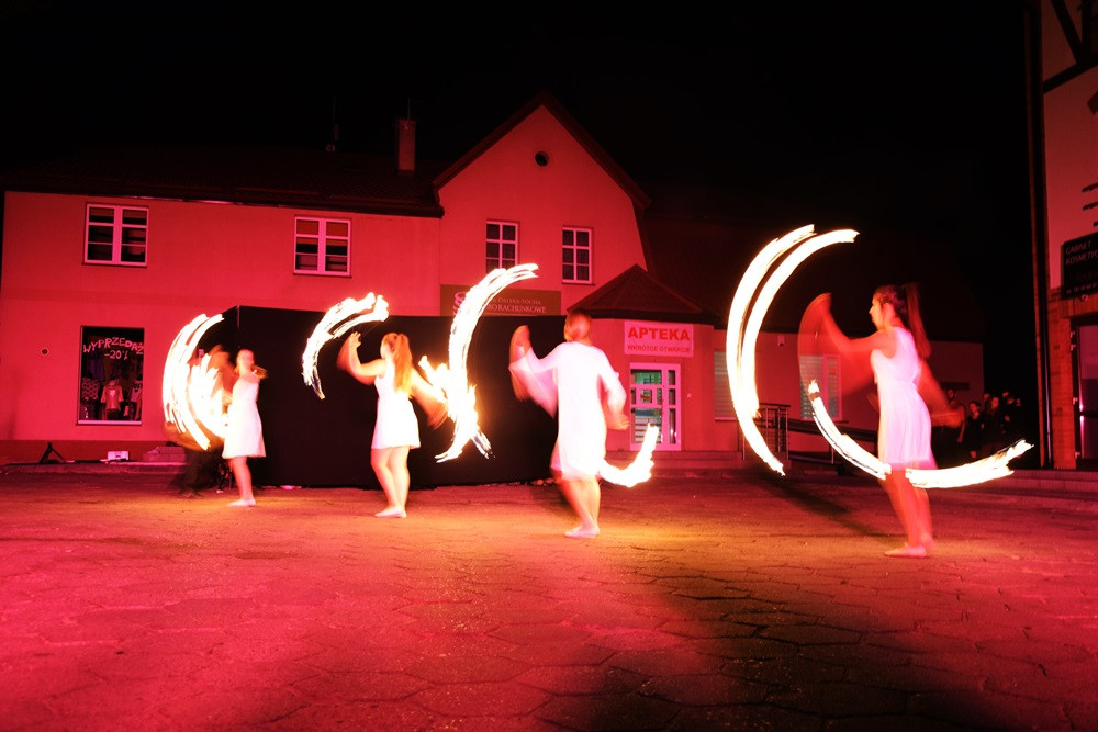 Chmielno. Płomienne widowisko, szanty i fotografie. Pierwszy dzień festiwalu 