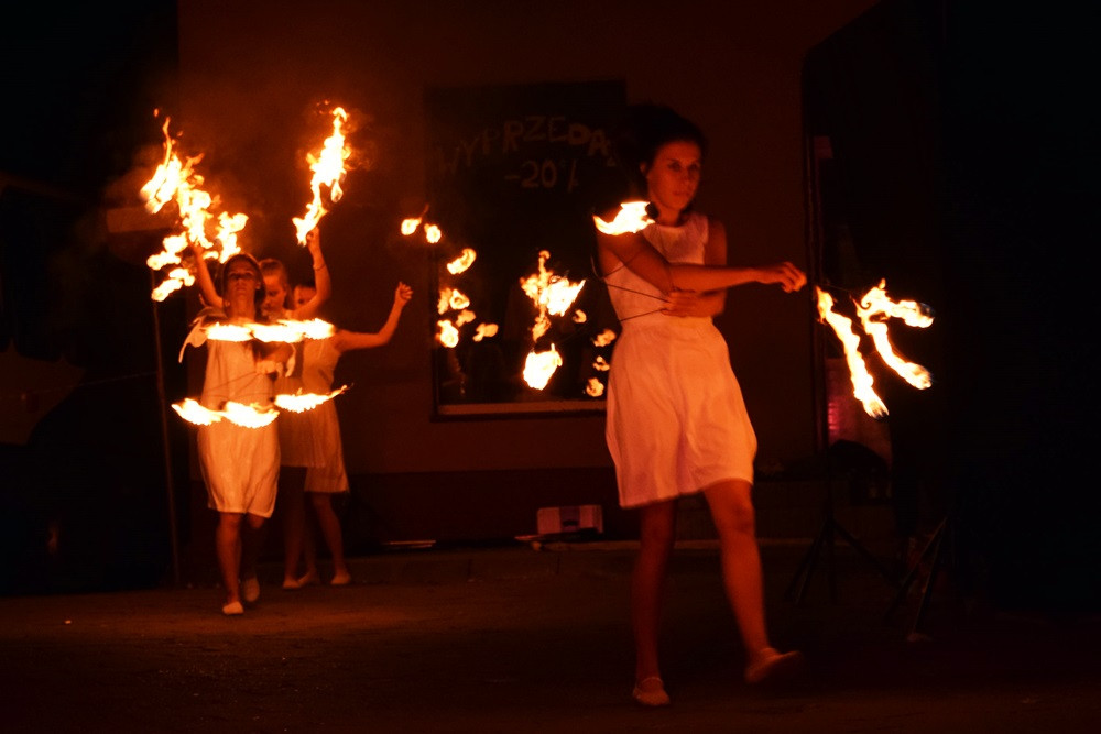 Chmielno. Płomienne widowisko, szanty i fotografie. Pierwszy dzień festiwalu 