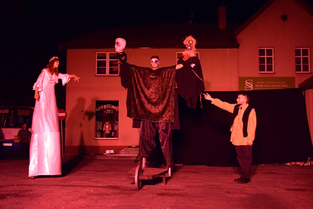 Chmielno. Płomienne widowisko, szanty i fotografie. Pierwszy dzień festiwalu 