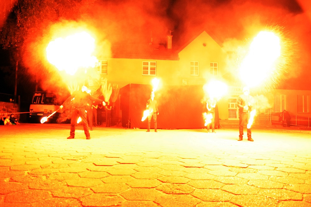 Chmielno. Płomienne widowisko, szanty i fotografie. Pierwszy dzień festiwalu 
