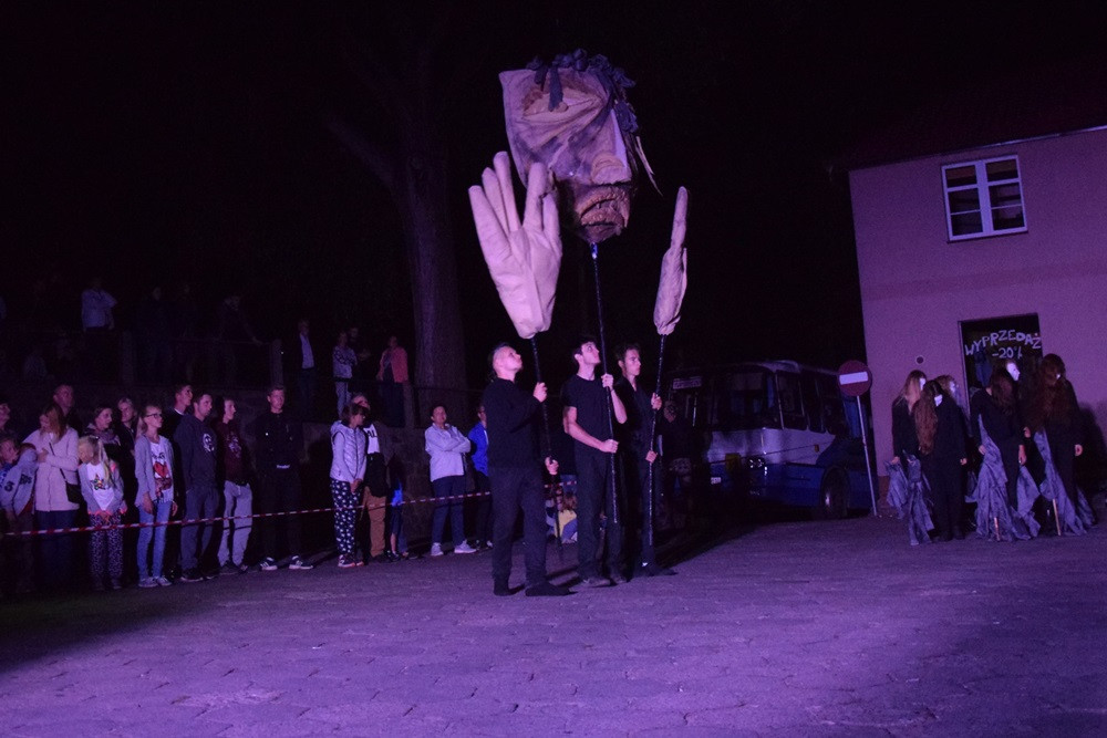 Chmielno. Płomienne widowisko, szanty i fotografie. Pierwszy dzień festiwalu 