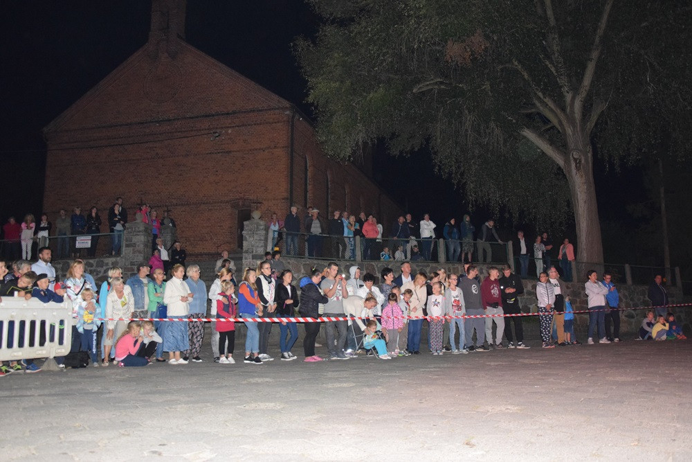 Chmielno. Płomienne widowisko, szanty i fotografie. Pierwszy dzień festiwalu 