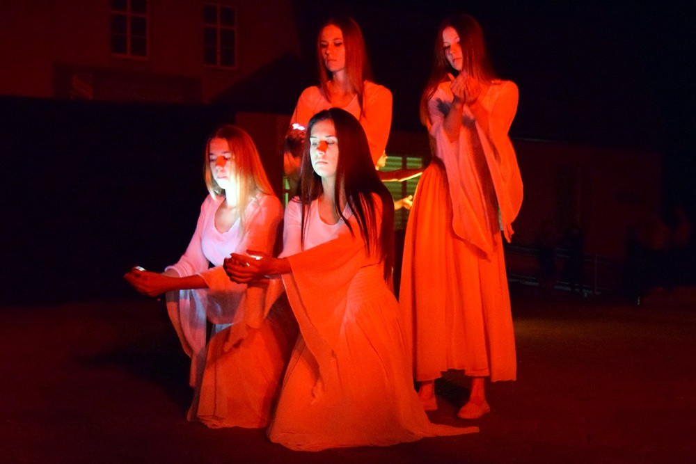 Chmielno. Płomienne widowisko, szanty i fotografie. Pierwszy dzień festiwalu 