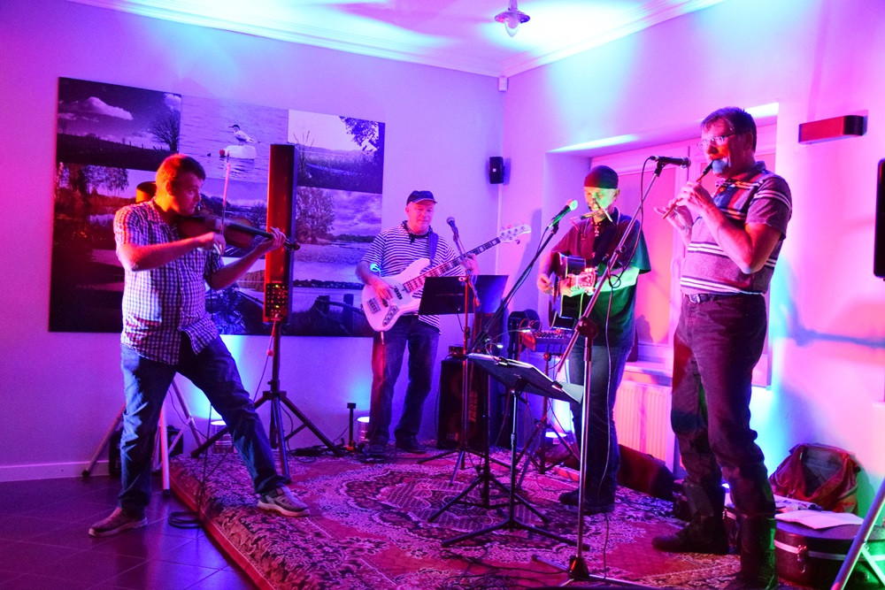 Chmielno. Płomienne widowisko, szanty i fotografie. Pierwszy dzień festiwalu 