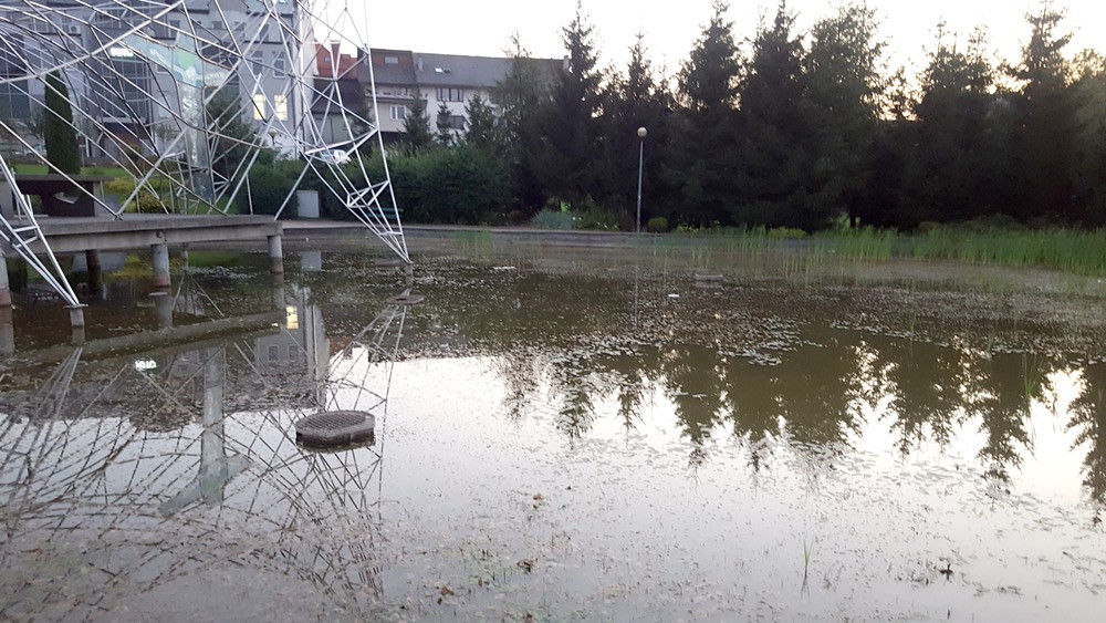 Ołtarz papieski z takim stawem przestaje być wizytówką Sierakowic