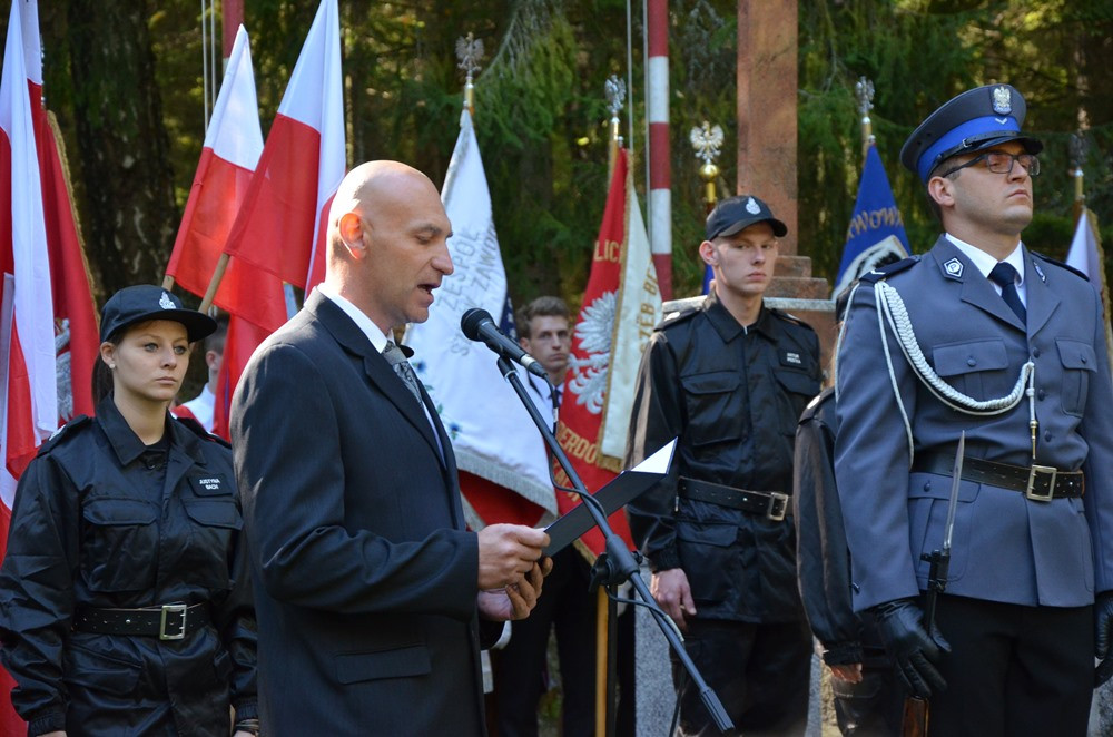 Apel Pamięci pod pomnikiem w Kaliskach