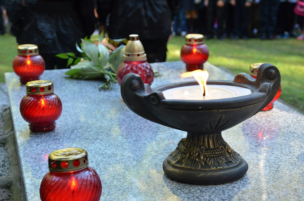 Apel Pamięci pod pomnikiem w Kaliskach