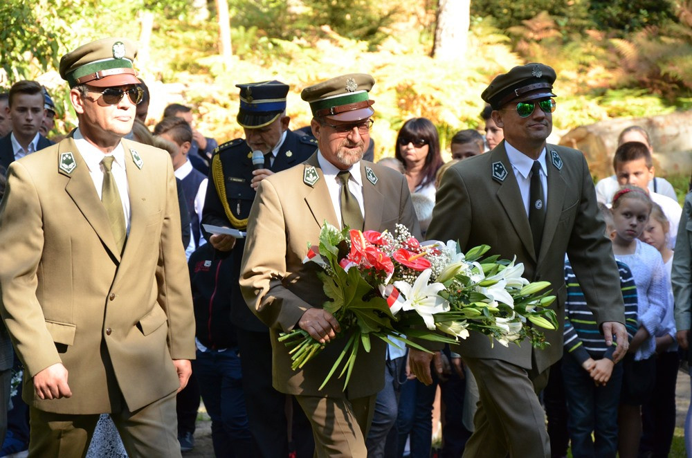 Apel Pamięci pod pomnikiem w Kaliskach