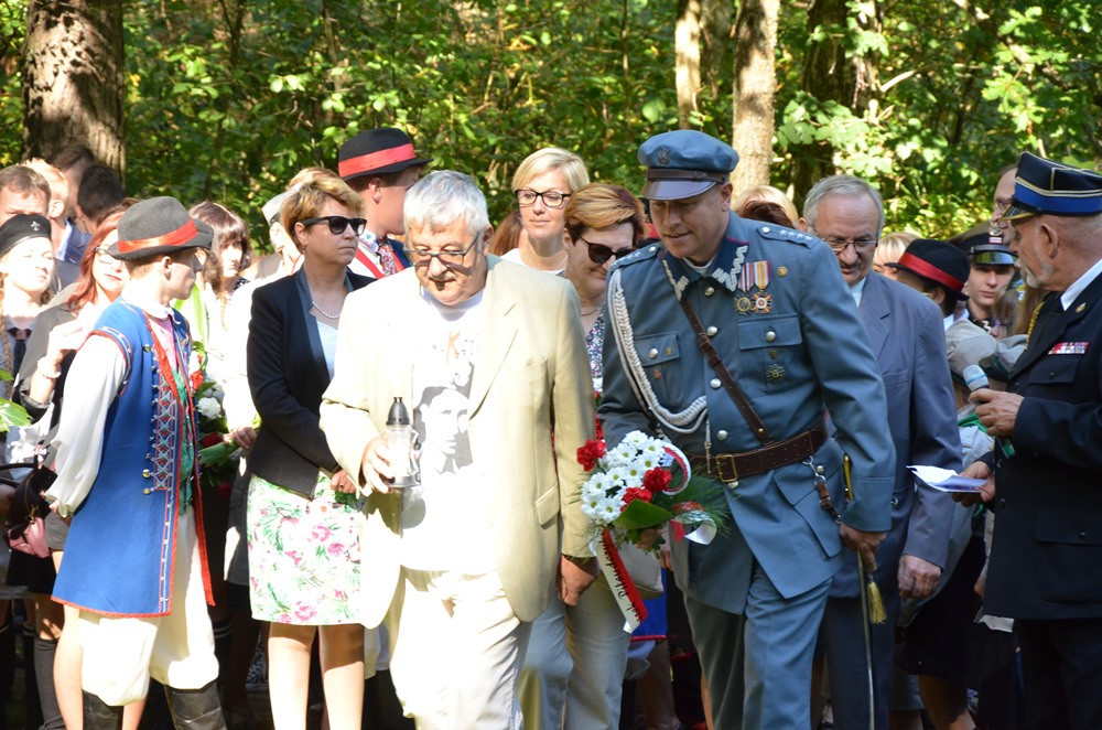 Apel Pamięci pod pomnikiem w Kaliskach