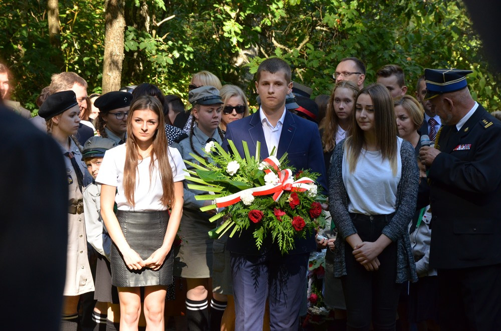 Apel Pamięci pod pomnikiem w Kaliskach