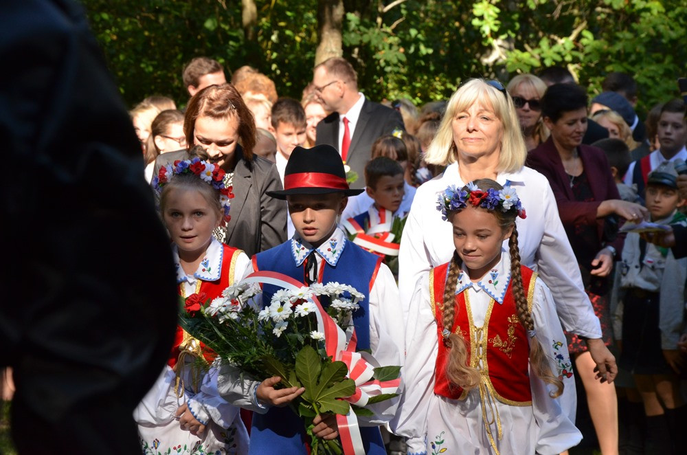 Apel Pamięci pod pomnikiem w Kaliskach